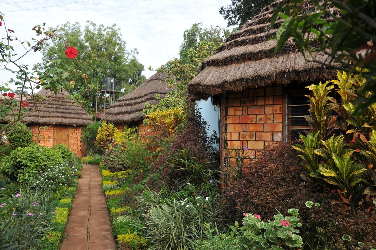 New Court View Hotel Masindi Exterior foto